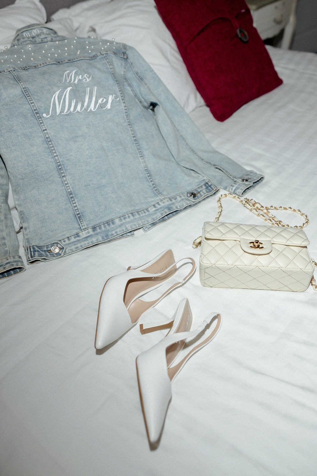 Bride and groom getting ready in Pyrgos, Santorini elopement photographer Greece