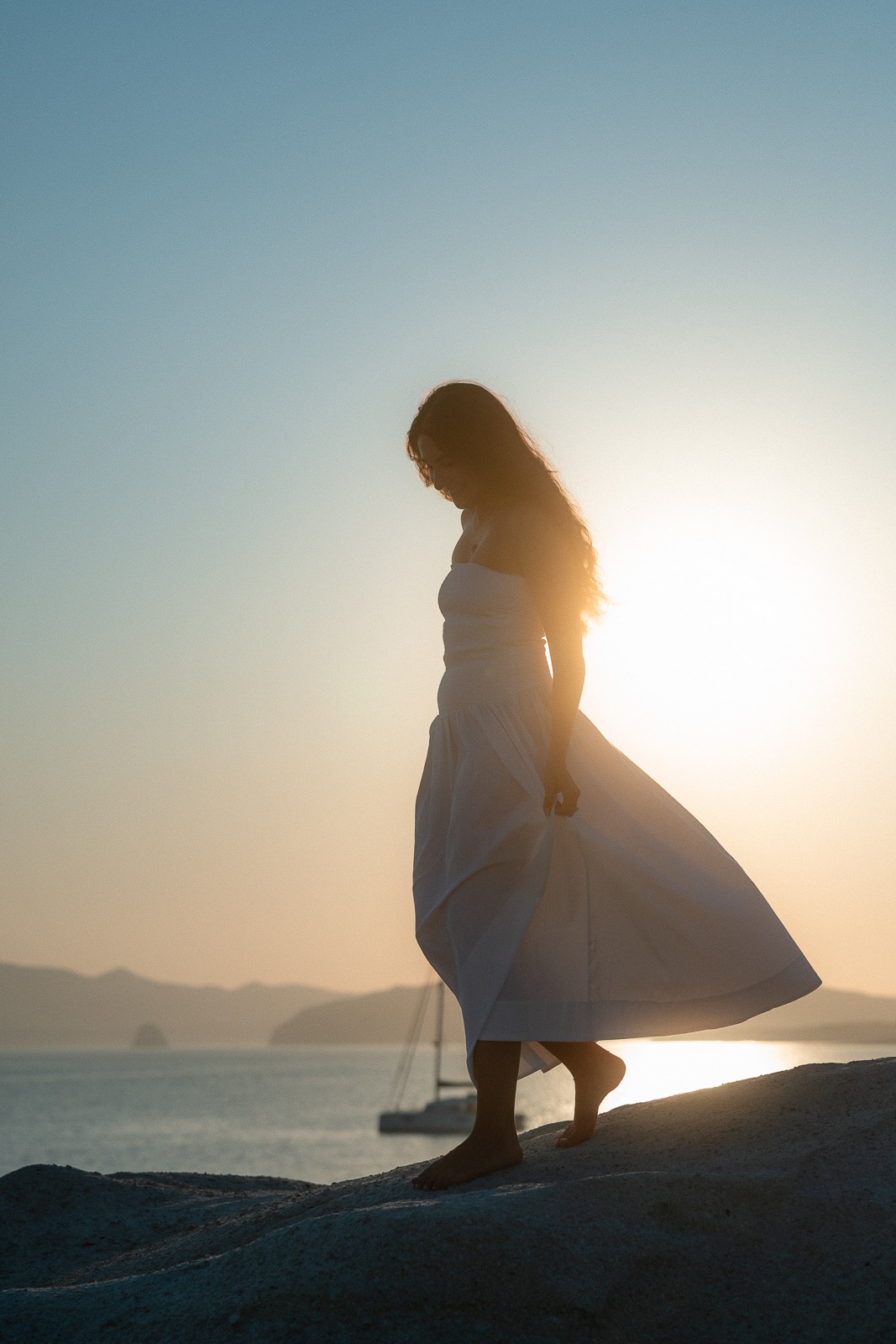 Couple at sunrise on Sarakiniko beach, photographed by a Milos photographer