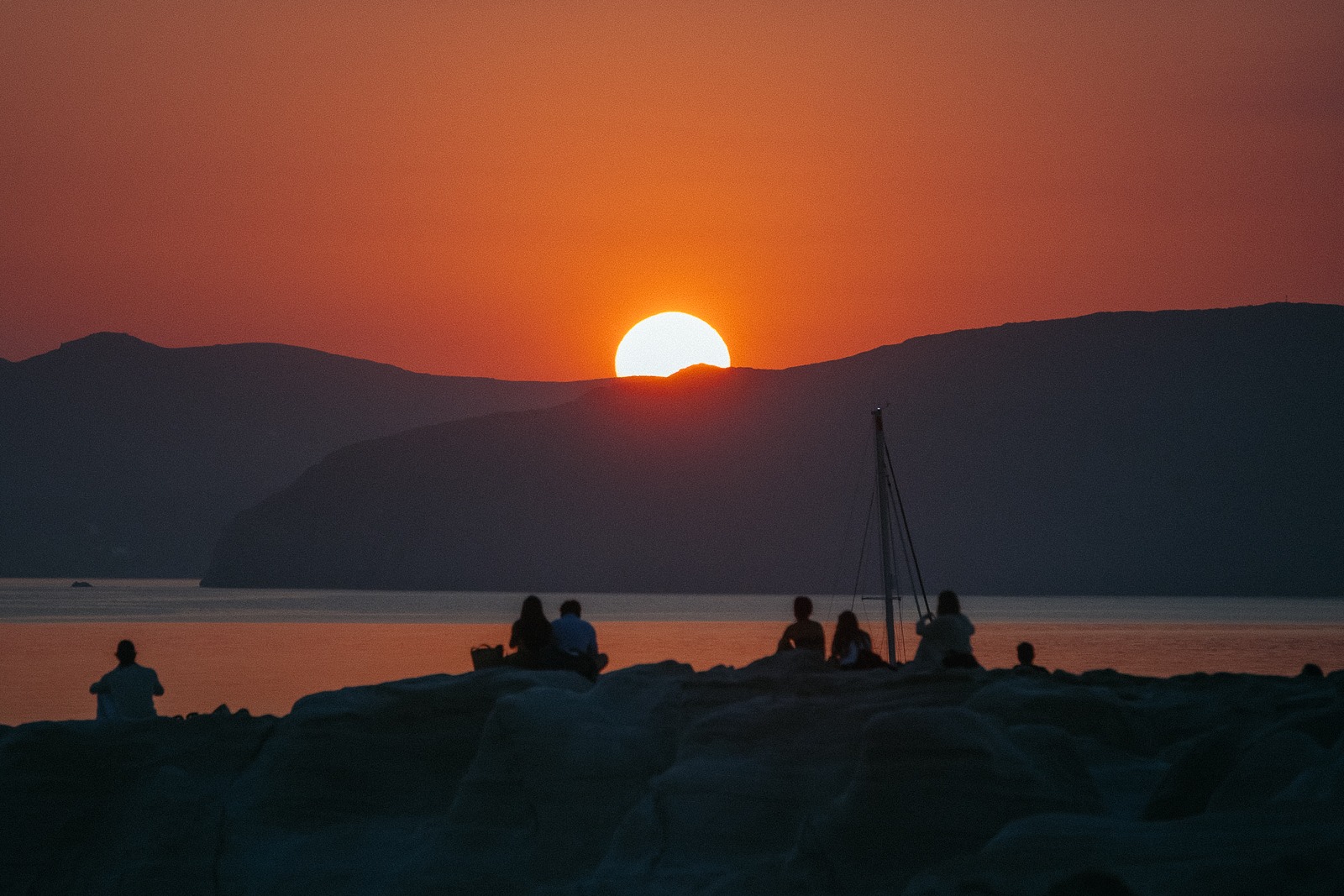 sunrise on Sarakiniko beach, photographed by a Milos photographer